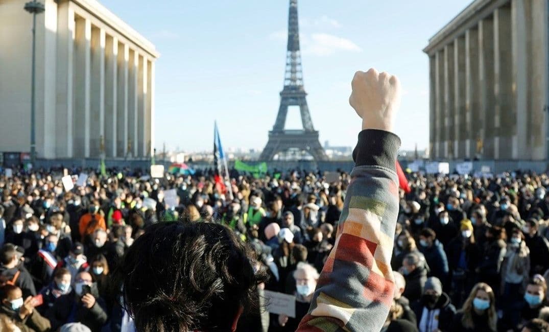 الغرب والنفاق الإنساني